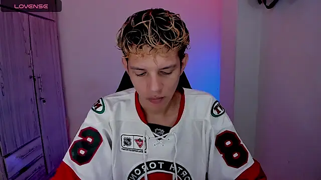 tylernova online show from 4, 4, 2026