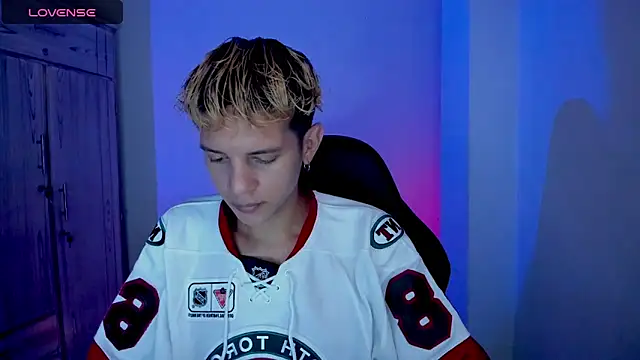 tylernova online show from 10, 3, 2026