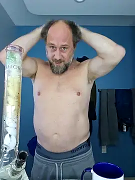 Snapshot of akstr8 chatting on 3, 11, 2025 akstr8 online show from 3, 11, 2025