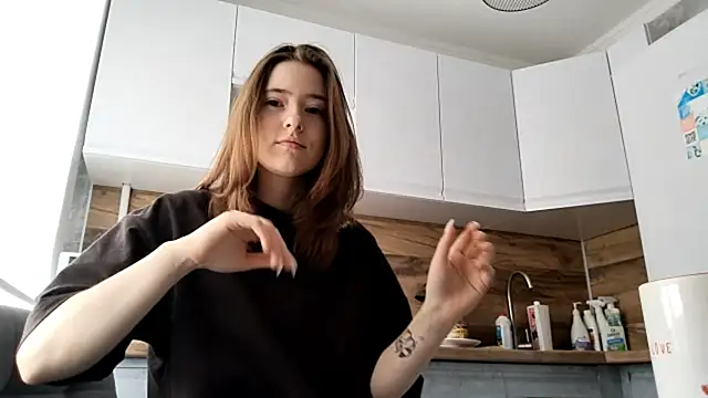 Snapshot of LUNA_KLEIN chatting on 9, 10, 2025 LUNA KLEIN online show from 9, 10, 2025