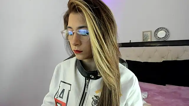 Sara Roades online show from 26, 11, 2025