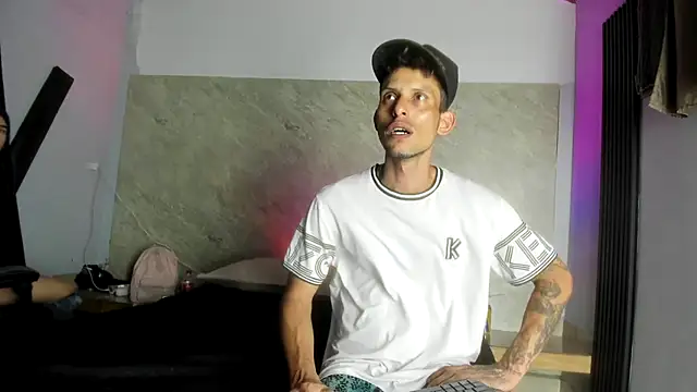 Snapshot of BenedettoMr69 chatting on 28, 10, 2025 BenedettoMr69 online show from 28, 10, 2025