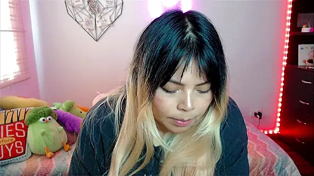 EllieMoonX online show from 4, 3, 2026