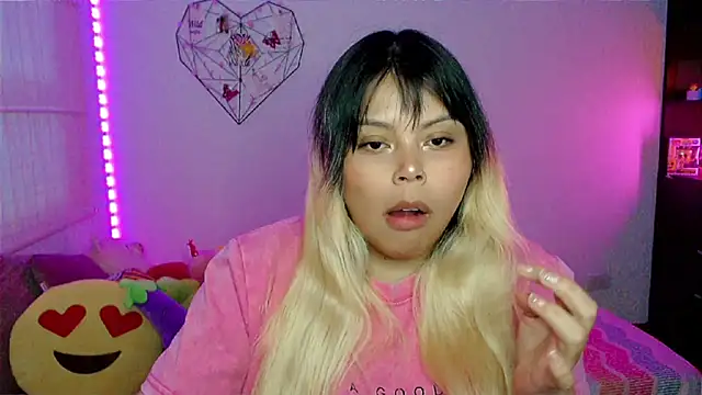 EllieMoonX online show from 17, 4, 2026