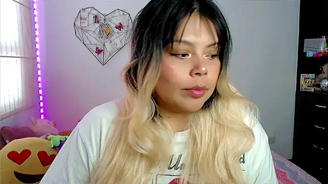 EllieMoonX online show from 8, 4, 2026