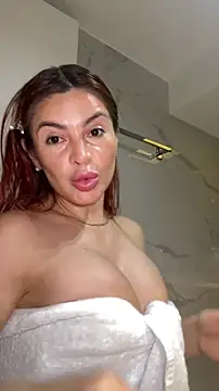 AbrilColls  online show from 1, 11, 2025