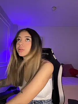 HoneyMollyX online show from 15, 4, 2026