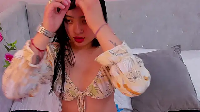 baby naomy online show from 18, 10, 2025