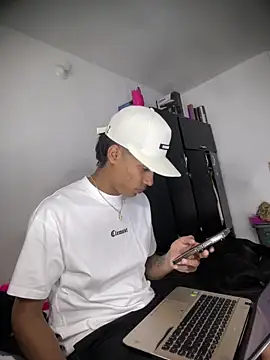 Snapshot of Gio_0324 chatting on 23, 10, 2025 Gio 0324 online show from 23, 10, 2025