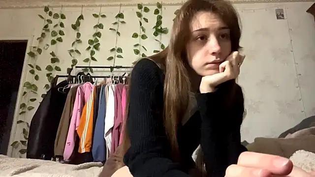 WildPeachh online show from 4, 12, 2025