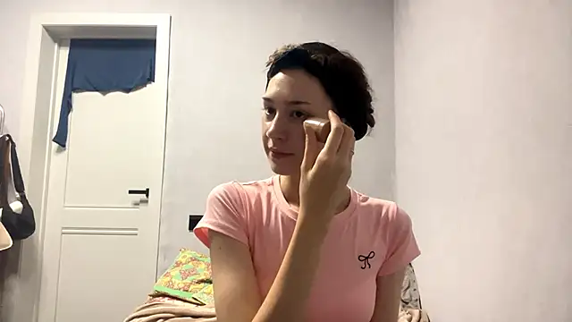 WildPeachh online show from 28, 10, 2025