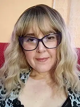 Snapshot of Amelialove42 chatting on 5, 5, 2026 Amelialove42 online show from 5, 5, 2026