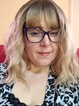 Snapshot of Amelialove42 chatting on 8, 5, 2026 Amelialove42 online show from 8, 5, 2026