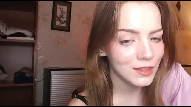 Snapshot of Olivia_Mensy chatting on 9, 10, 2025 Olivia Mensy online show from 9, 10, 2025