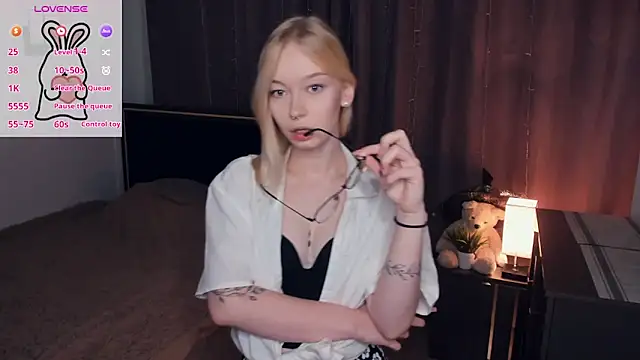 Snapshot of CleoStier chatting on 9, 10, 2025 CleoStier online show from 9, 10, 2025