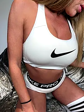 MrsCharlottFox online show from 14, 11, 2025