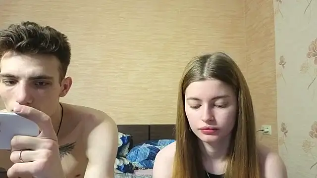 Snapshot of EmiliaCouple chatting on 29, 5, 2026 EmiliaCouple online show from 29, 5, 2026