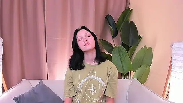 Snapshot of OletaReffner chatting on 18, 10, 2025 OletaReffner online show from 18, 10, 2025
