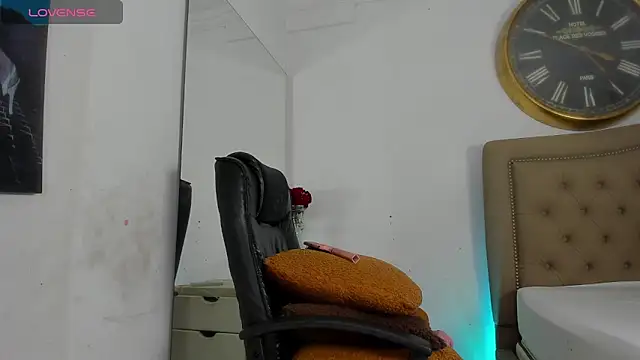 Adara Ferrara online show from 5, 4, 2026