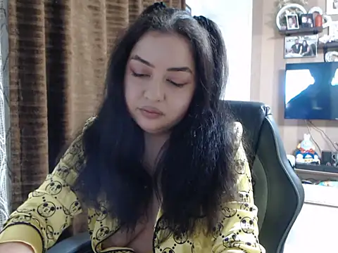 Snapshot of SelinaValdez chatting on 9, 10, 2025 SelinaValdez online show from 9, 10, 2025