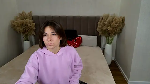 Snapshot of EdenSolis chatting on 28, 10, 2025 EdenSolis online show from 28, 10, 2025