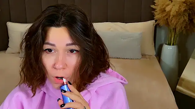 EdenSolis online show from 5, 3, 2026