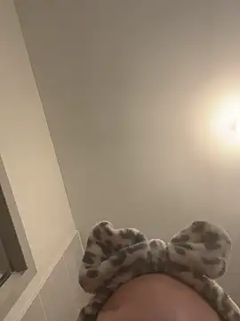 Snapshot of honeymalou chatting on 3, 11, 2025 honeymalou online show from 3, 11, 2025