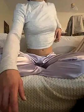 Snapshot of honeymalou chatting on 13, 10, 2025 honeymalou online show from 13, 10, 2025