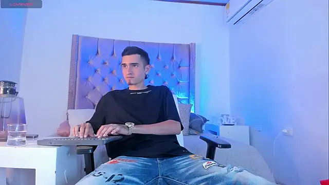 Snapshot of Ethan_Boy_ chatting on 17, 10, 2025 Ethan Boy online show from 17, 10, 2025