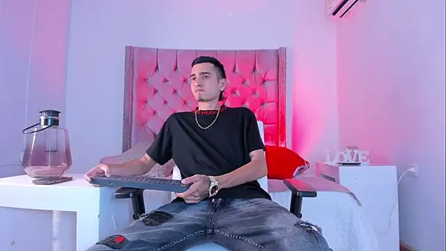 Snapshot of Ethan_Boy_ chatting on 16, 10, 2025 Ethan Boy online show from 16, 10, 2025