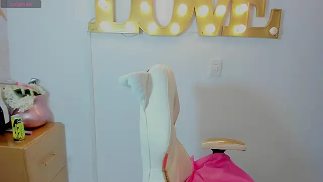 Snapshot of adara_sweet20 chatting on 28, 11, 2025 adara sweet20 online show from 28, 11, 2025