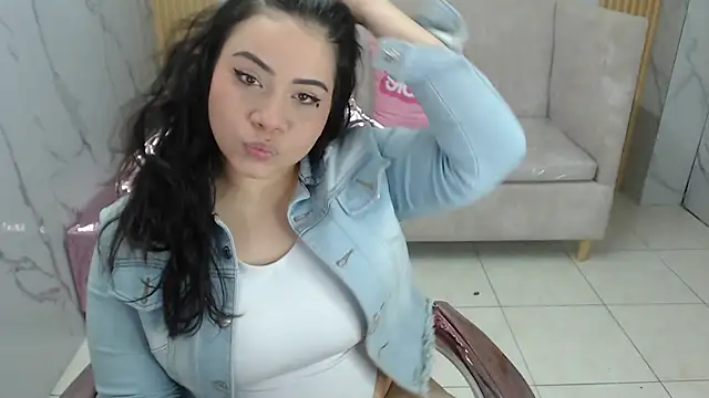 Snapshot of Scarlettt_s chatting on 13, 10, 2025 Scarlettt s online show from 13, 10, 2025