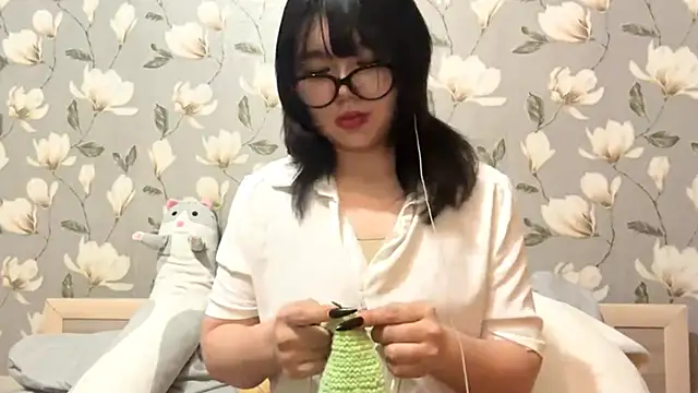 Snapshot of YunaMuse chatting on 10, 10, 2025 YunaMuse online show from 10, 10, 2025