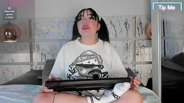 bubble  angel   online show from 16, 10, 2025