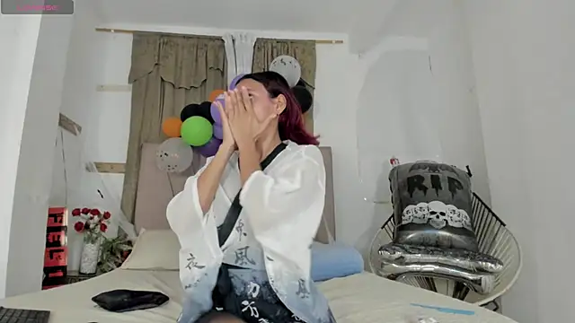 Nina keller  online show from 25, 10, 2025