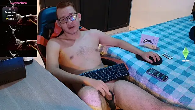 Snapshot of Josh_18cm chatting on 11, 11, 2025 Josh 18cm online show from 11, 11, 2025