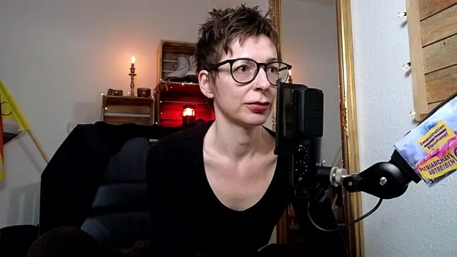 Snapshot of Antifistin chatting on 18, 10, 2025 Antifistin online show from 18, 10, 2025