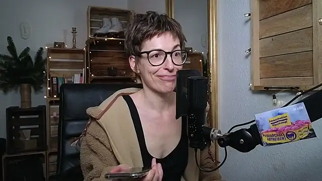 Snapshot of Antifistin chatting on 28, 11, 2025 Antifistin online show from 28, 11, 2025