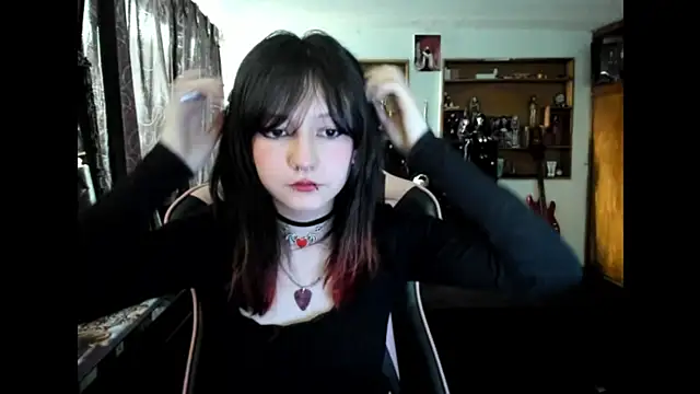 Maki Zein  online show from 3, 12, 2025