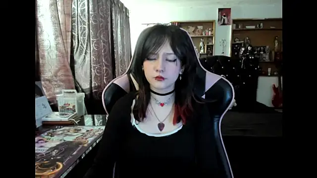 Maki Zein  online show from 6, 11, 2025