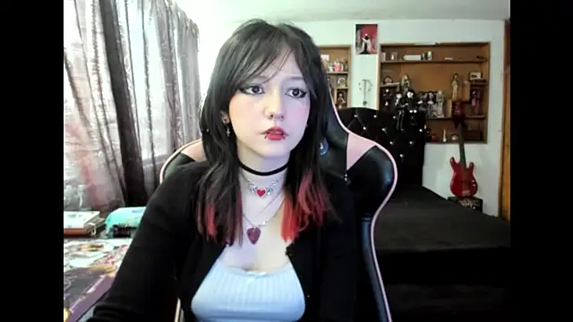 Maki Zein  online show from 14, 11, 2025