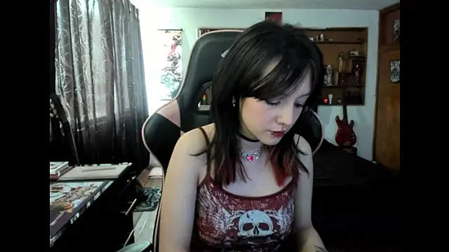 Snapshot of Maki_Zein_ chatting on 28, 10, 2025 Maki Zein  online show from 28, 10, 2025