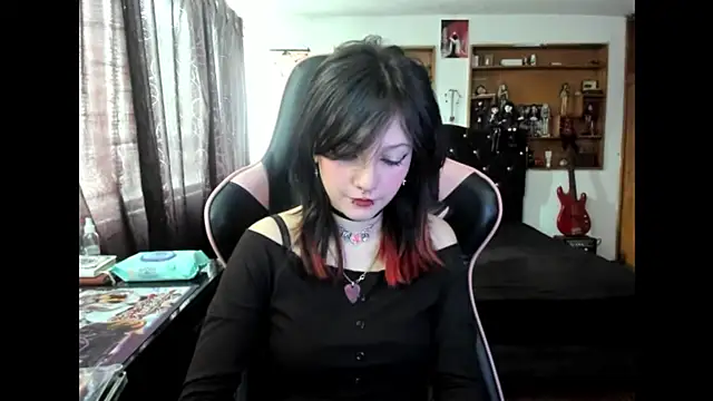 Maki Zein  online show from 13, 11, 2025