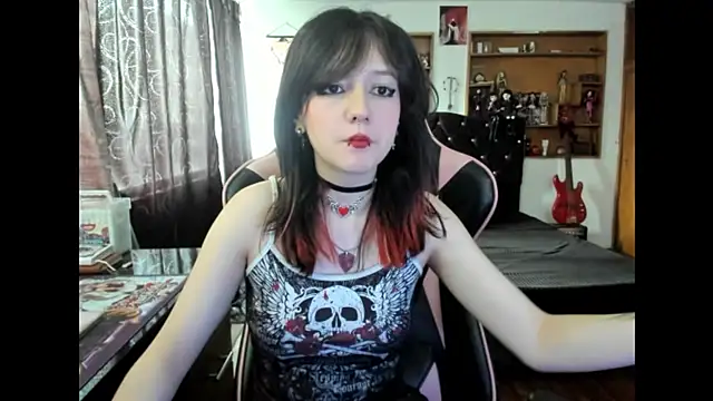 Maki Zein  online show from 5, 11, 2025