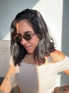 Lolathebaddie online show from 15, 10, 2025