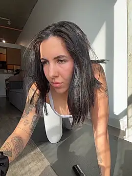 Lolathebaddie online show from 3, 11, 2025