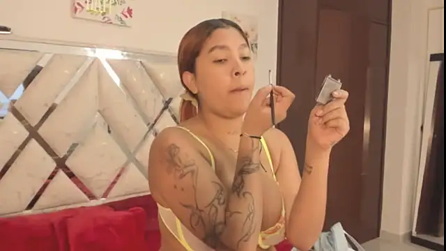 Snapshot of VenusBelle chatting on 18, 10, 2025 VenusBelle online show from 18, 10, 2025