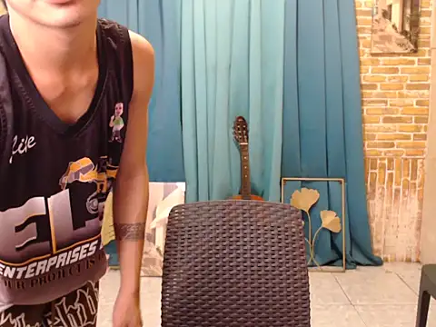 boy raphael online show from 22, 10, 2025