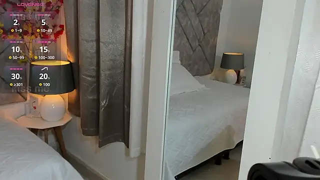  naylaa  online show from 15, 4, 2026