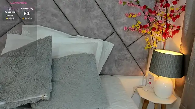  naylaa  online show from 16, 4, 2026